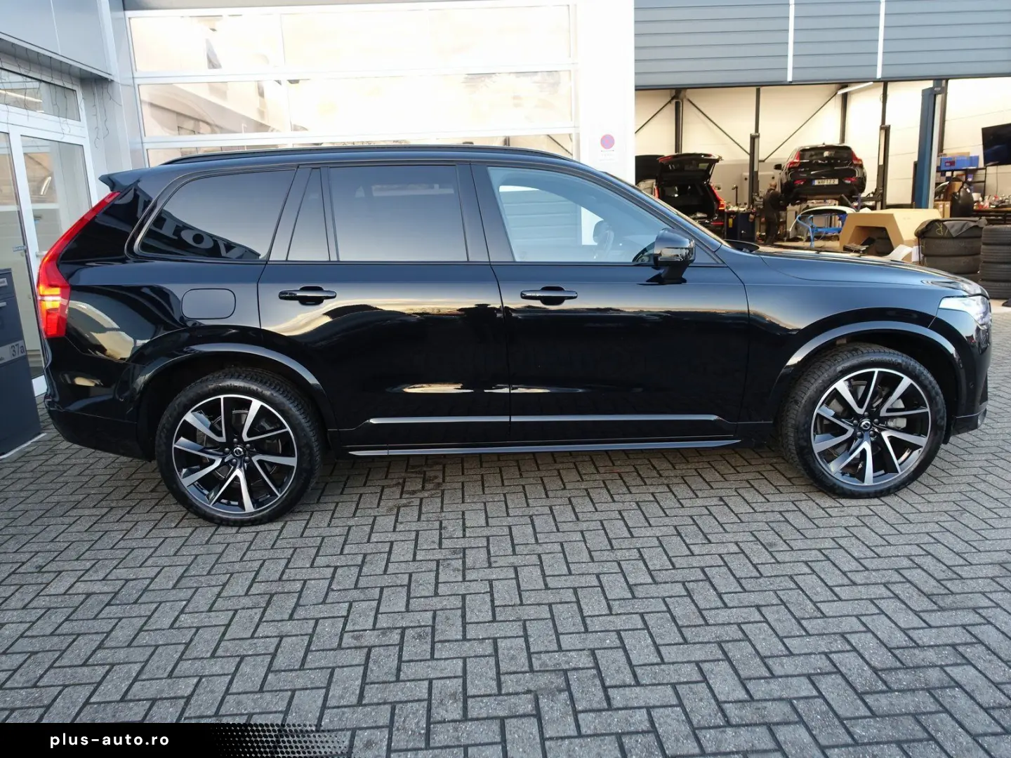XC90 Recharge T8 AWD Ultimate Dark FourC AHK H&K