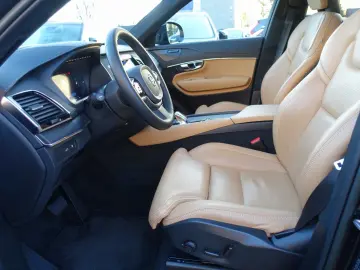 XC90 Recharge T8 AWD Ultimate Dark FourC AHK H&K