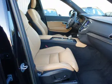 XC90 Recharge T8 AWD Ultimate Dark FourC AHK H&K