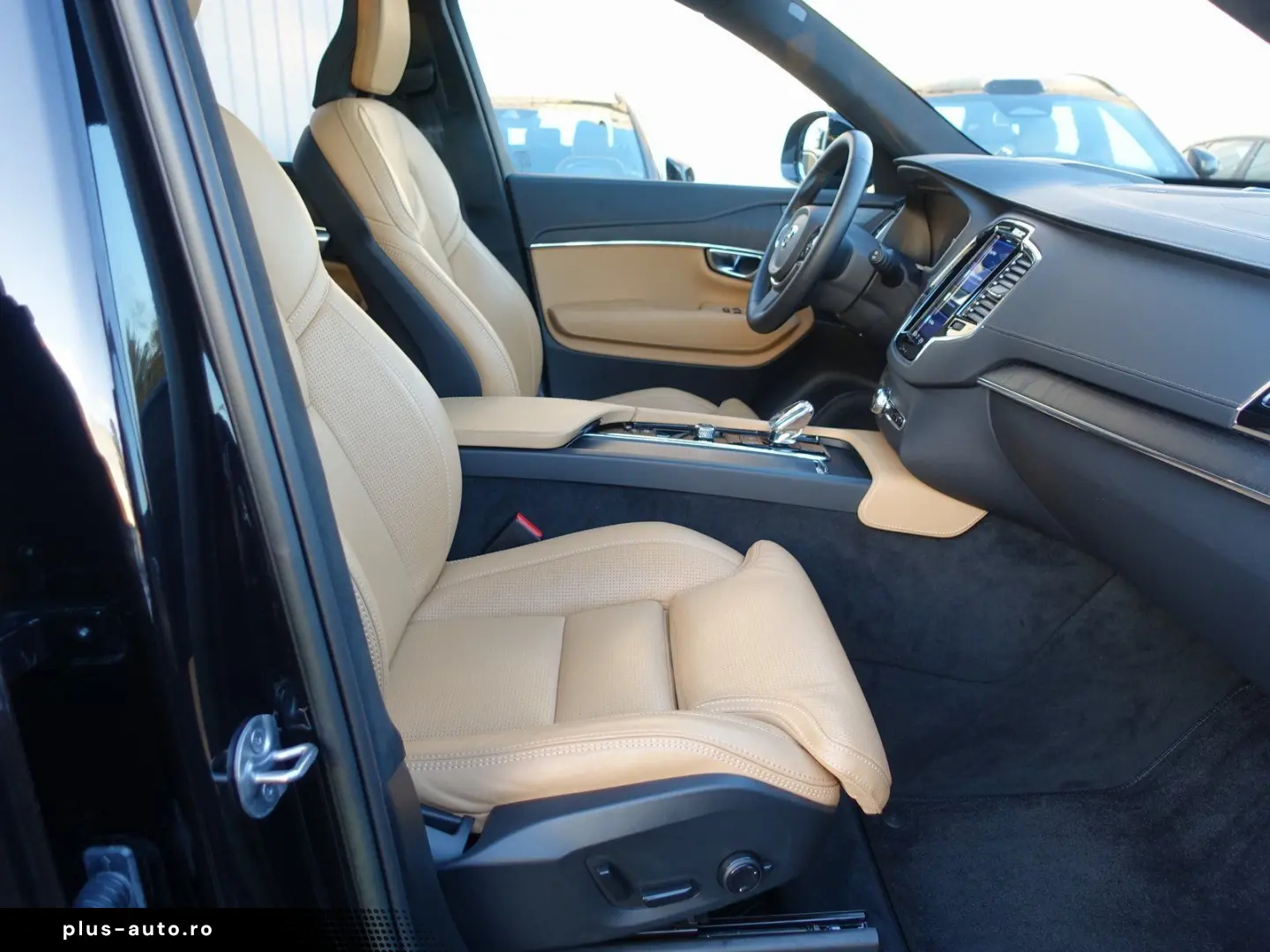 XC90 Recharge T8 AWD Ultimate Dark FourC AHK H&K