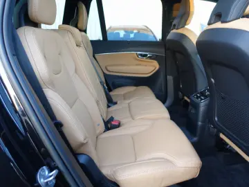 XC90 Recharge T8 AWD Ultimate Dark FourC AHK H&K