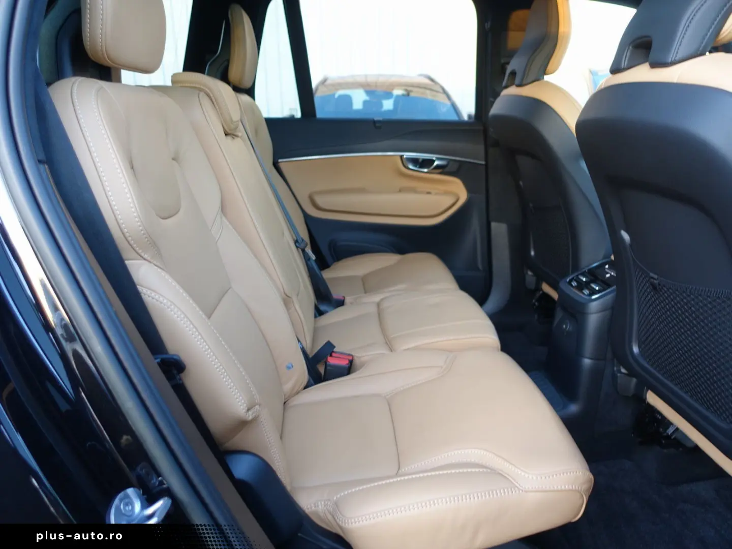 XC90 Recharge T8 AWD Ultimate Dark FourC AHK H&K