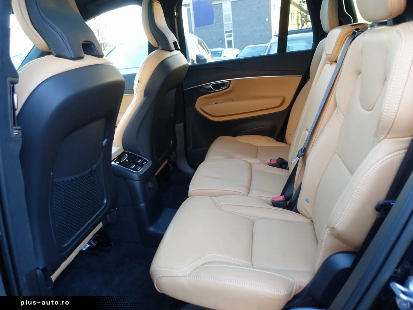 XC90 Recharge T8 AWD Ultimate Dark FourC AHK H&K