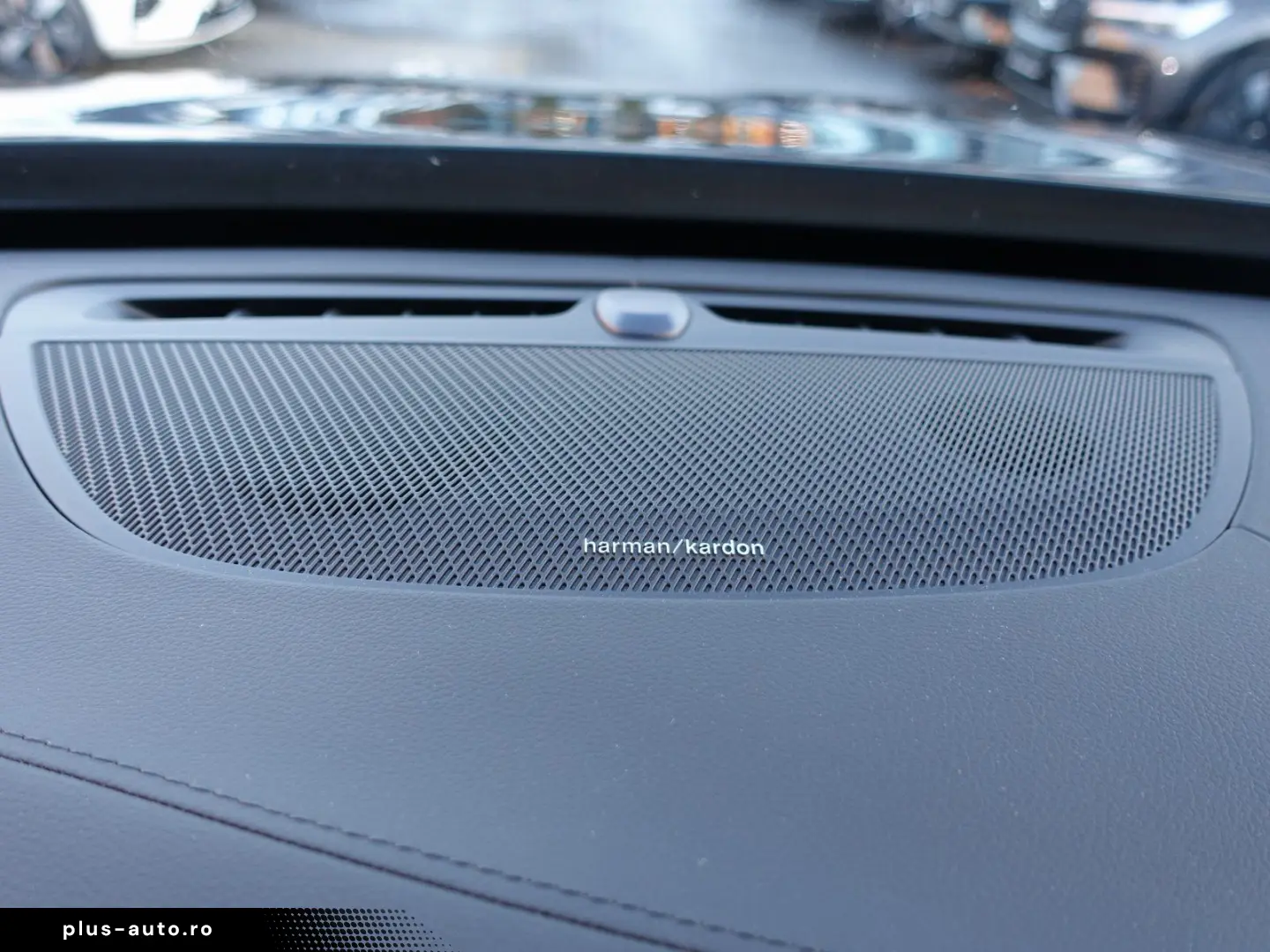 XC90 Recharge T8 AWD Ultimate Dark FourC AHK H&K