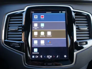 XC90 Recharge T8 AWD Ultimate Dark FourC AHK H&K