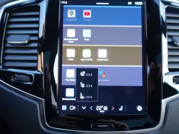 XC90 Recharge T8 AWD Ultimate Dark FourC AHK H&K