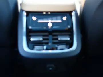 XC90 Recharge T8 AWD Ultimate Dark FourC AHK H&K