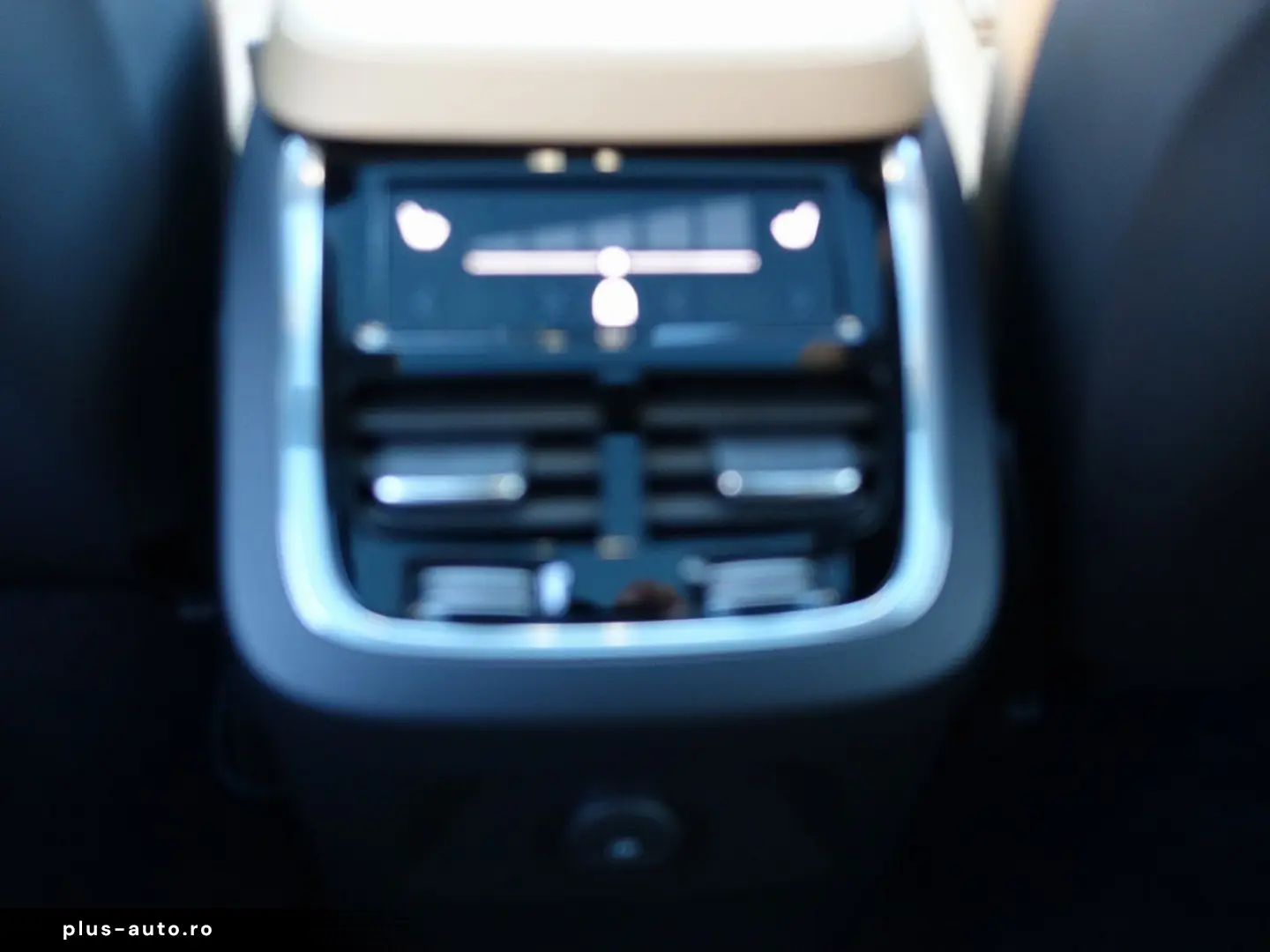 XC90 Recharge T8 AWD Ultimate Dark FourC AHK H&K