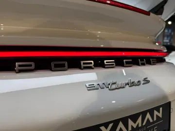 911 Turbo S Cabriolet InnoDrive Carbon Lift