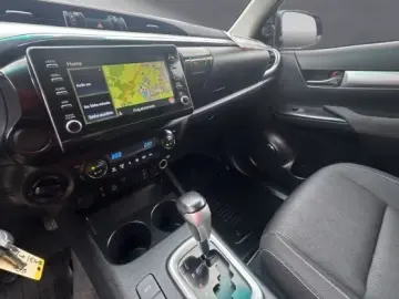 Toyota Hilux Double Cab Comfort 2 8 A utomatik 4x4 Hard