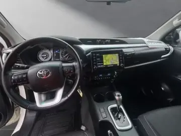 Toyota Hilux Double Cab Comfort 2 8 A utomatik 4x4 Hard