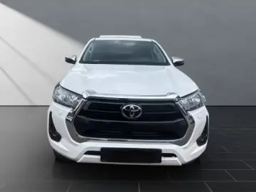 Toyota Hilux Double Cab Comfort 2 8 A utomatik 4x4 Hard