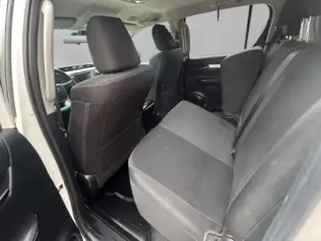 Toyota Hilux Double Cab Comfort 2 8 A utomatik 4x4 Hard