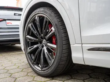 AUDI SQ8 4.0 TFSI quattro competition