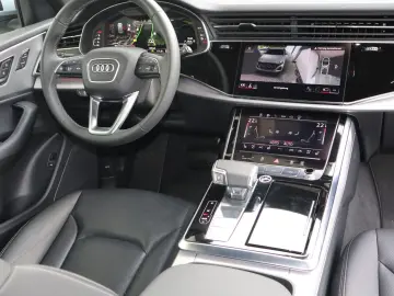 AUDI Q8 55 TFSI qu S-Line
