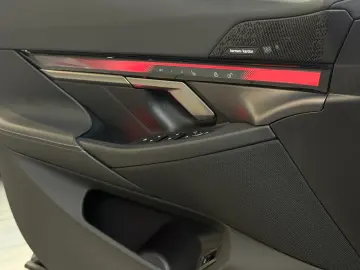 550 e xDrive Pano H&K Sitzbelüftung Iconic Glow