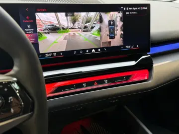 550 e xDrive Pano H&K Sitzbelüftung Iconic Glow