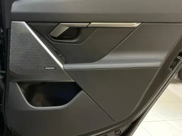 550 e xDrive Pano H&K Sitzbelüftung Iconic Glow