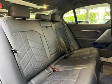 550 e xDrive Pano H&K Sitzbelüftung Iconic Glow