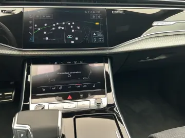 Q8 TFSI e 55 e quattro S line HeadUp Tour Matrix