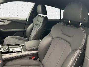 Q8 TFSI e 55 e quattro S line HeadUp Tour Matrix