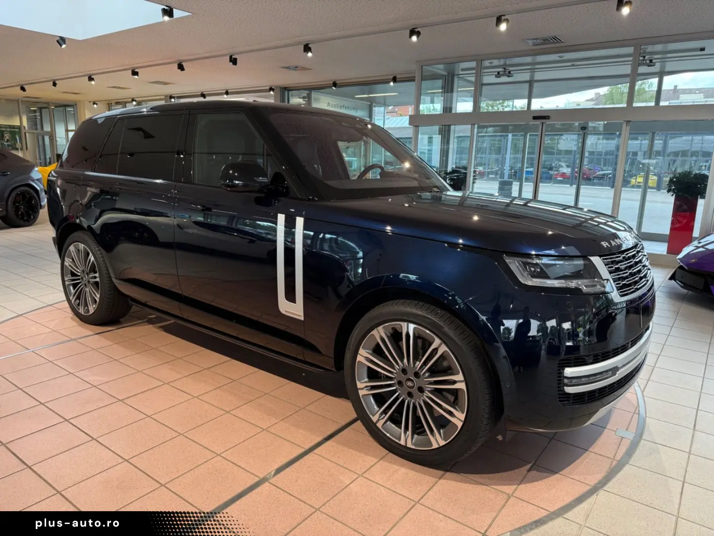 Range Rover P 530 LWB Autobiography