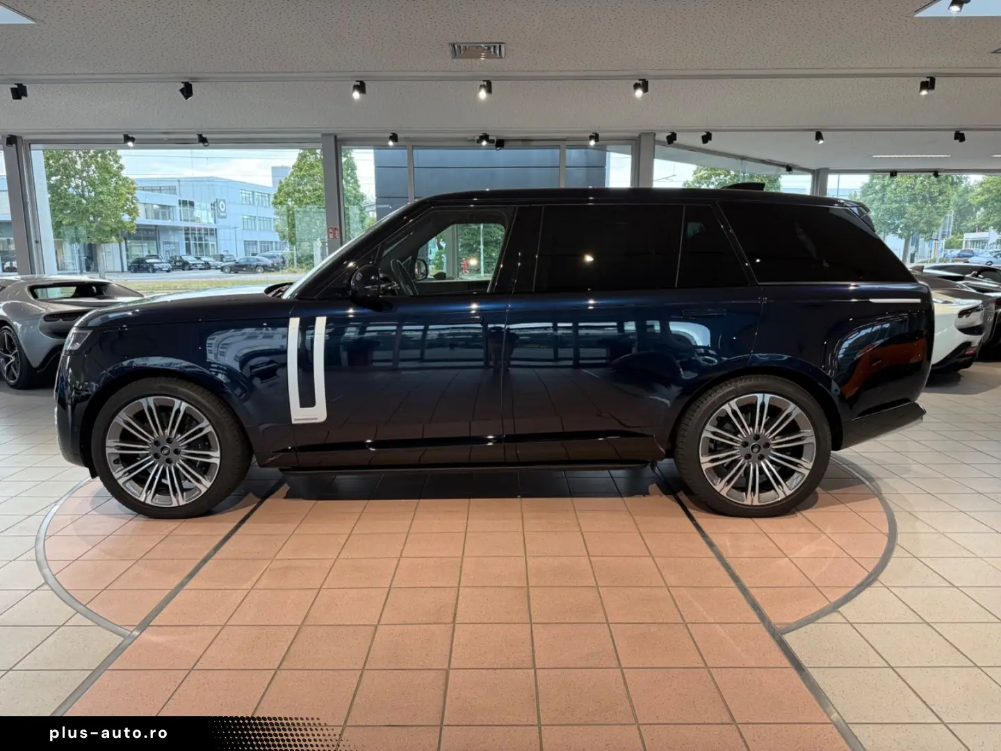 Range Rover P 530 LWB Autobiography