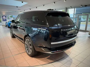 Range Rover P 530 LWB Autobiography