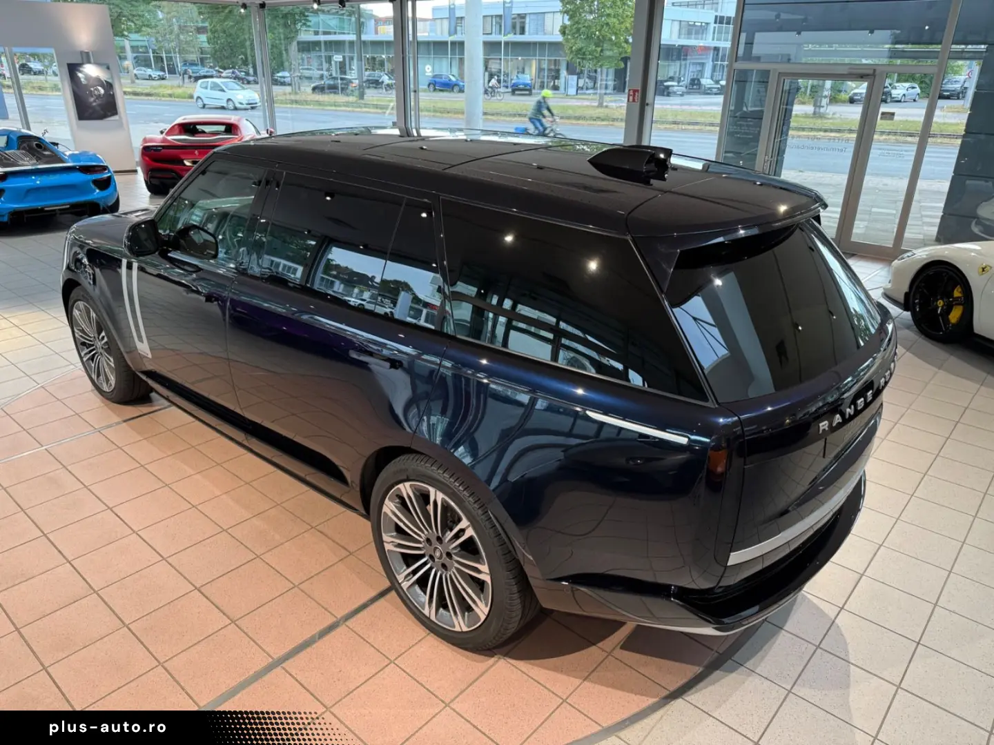 Range Rover P 530 LWB Autobiography