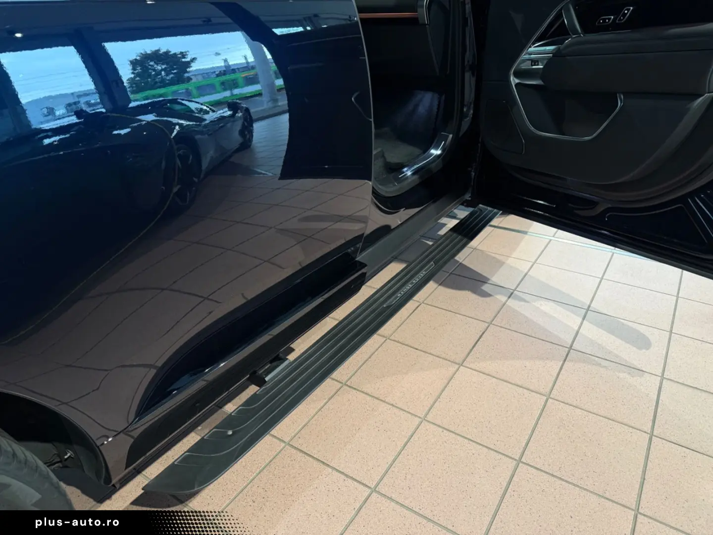 Range Rover P 530 LWB Autobiography