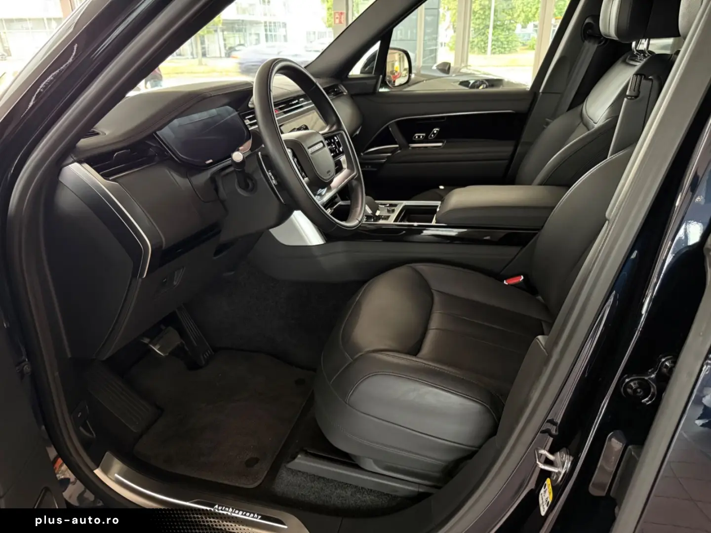 Range Rover P 530 LWB Autobiography