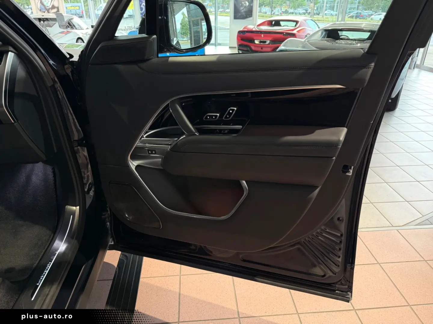 Range Rover P 530 LWB Autobiography