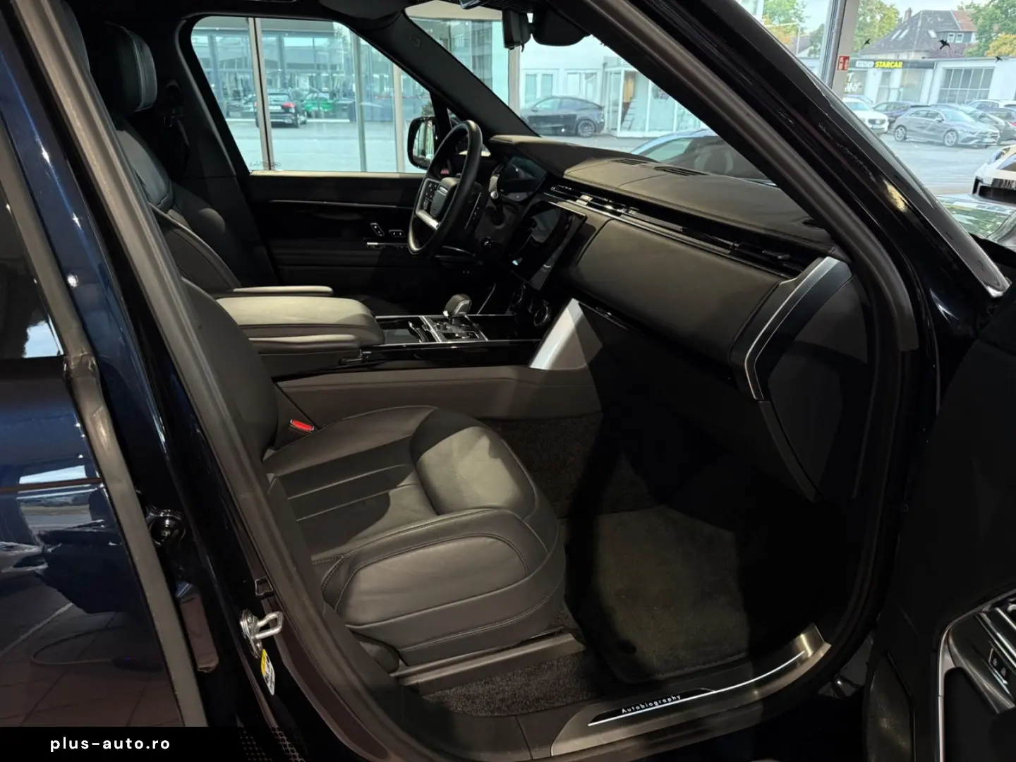 Range Rover P 530 LWB Autobiography