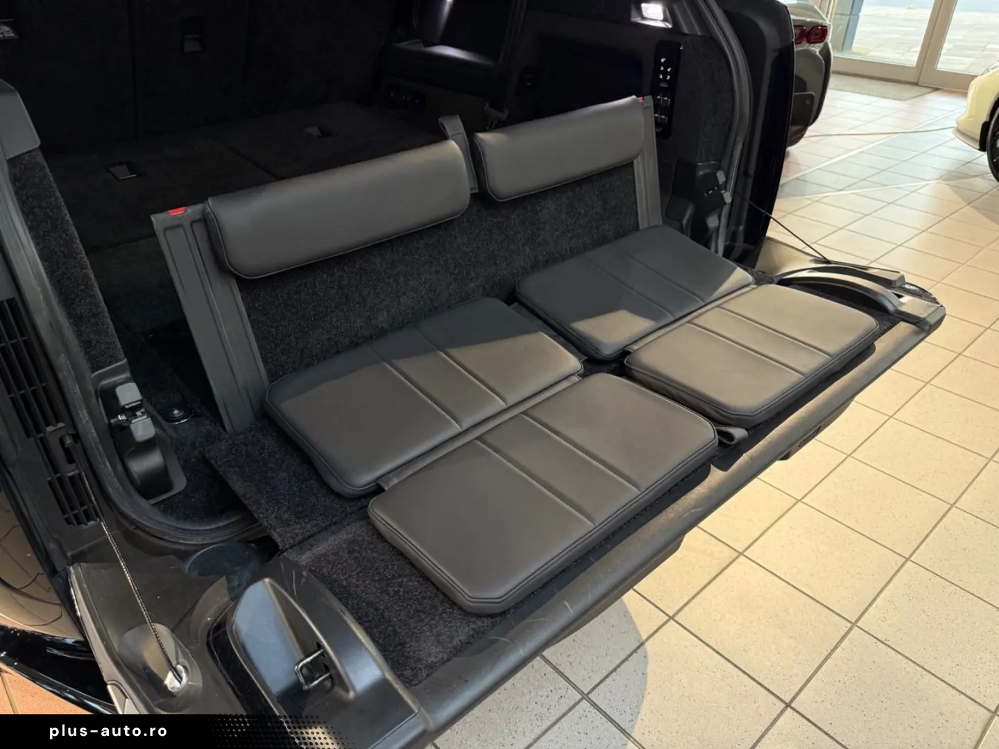 Range Rover P 530 LWB Autobiography