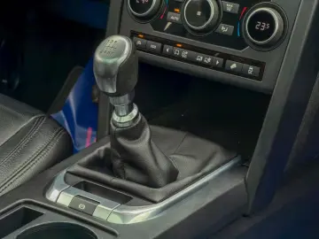 Land-Rover Discovery-Sport