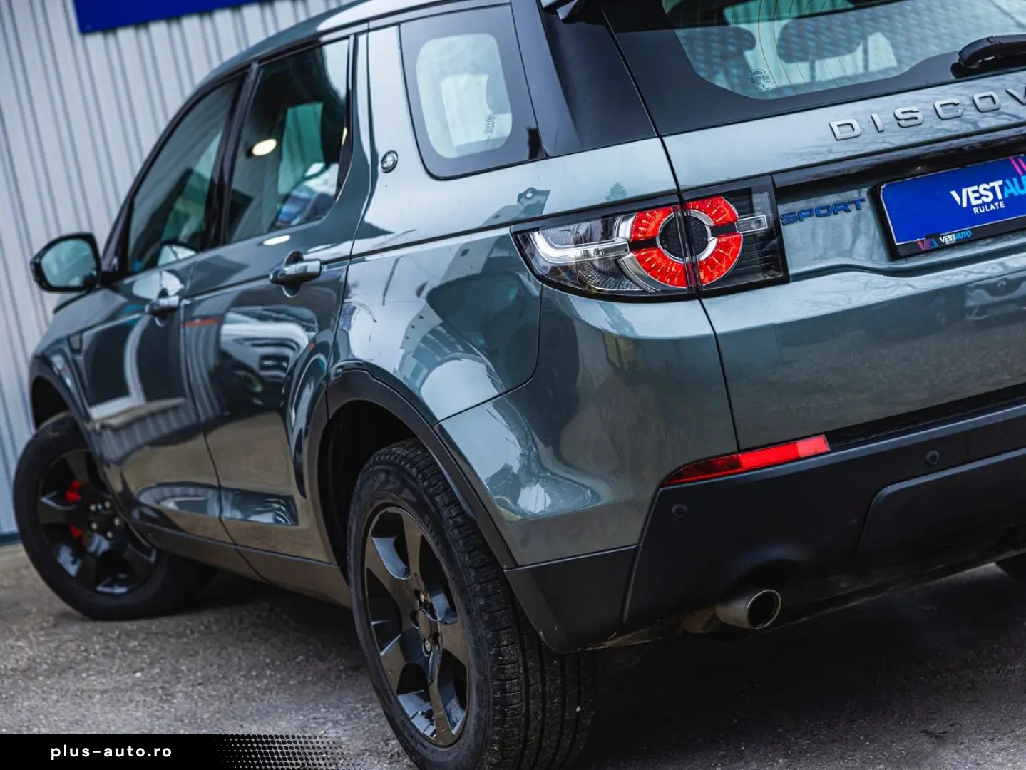 Land-Rover Discovery-Sport