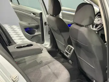 VW Golf Variant 2.0 TDI SCR DSG Life Kombi