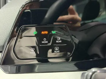 VW Golf Variant 2.0 TDI SCR DSG Life Kombi