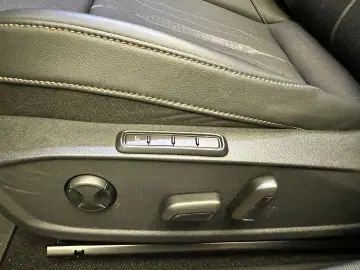 Cupra Leon Sportstourer  Pano Beats Camera Memorii