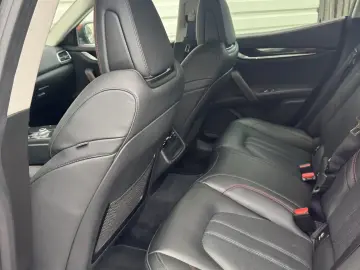 Maserati Ghibli SQ4 benzina 430 cp 4×4