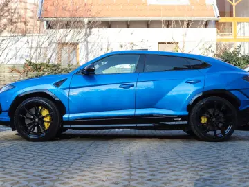 URUS S   AKRAPOVIC   PANO   B&O   MASSAGE