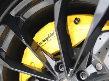 URUS S   AKRAPOVIC   PANO   B&O   MASSAGE