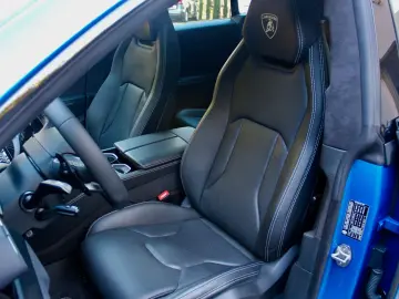 URUS S   AKRAPOVIC   PANO   B&O   MASSAGE