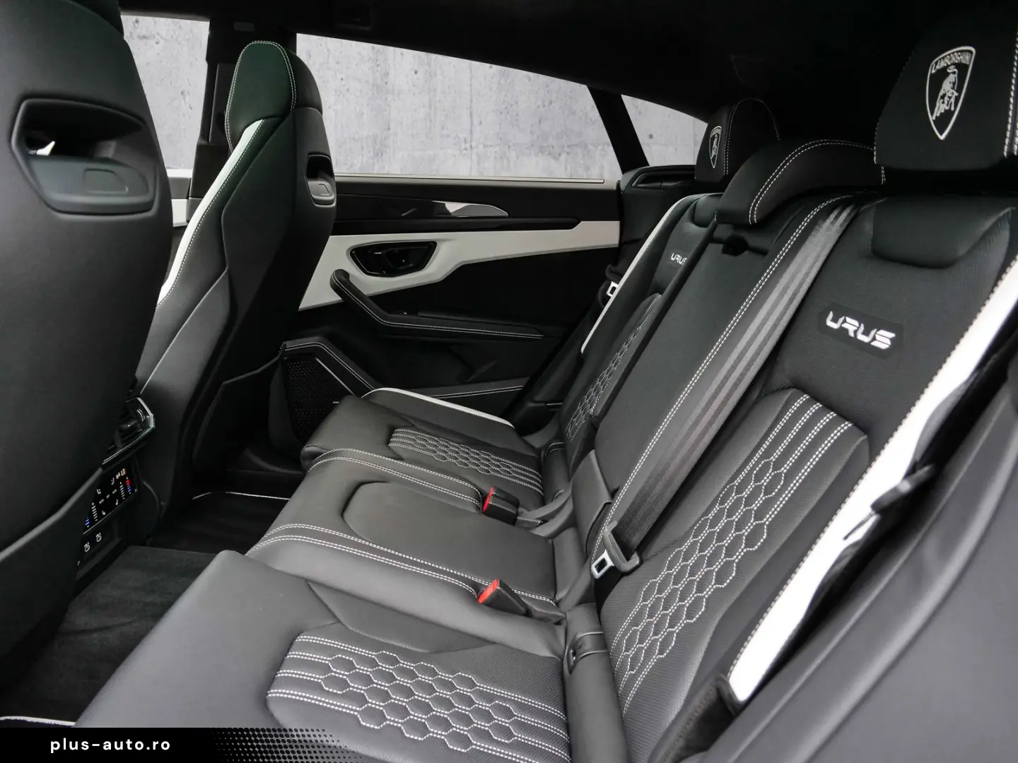 Urus S Nero Helene  Electrical Trailer Towing