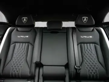 Urus S Nero Helene  Electrical Trailer Towing