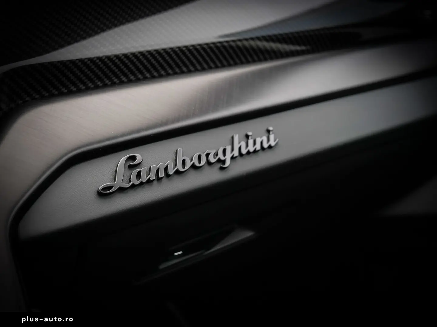 Urus S Nero Helene  Electrical Trailer Towing