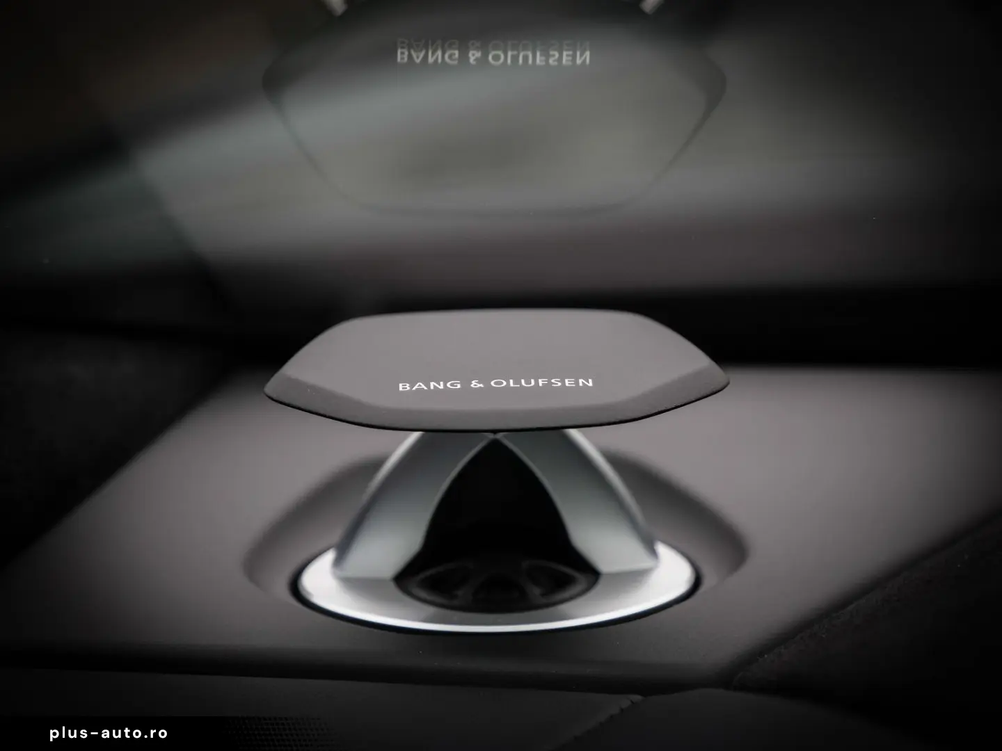 Urus S Nero Helene  Electrical Trailer Towing