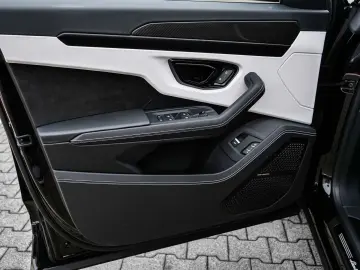 Urus S Nero Helene  Electrical Trailer Towing