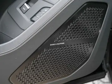 Urus S Nero Helene  Electrical Trailer Towing