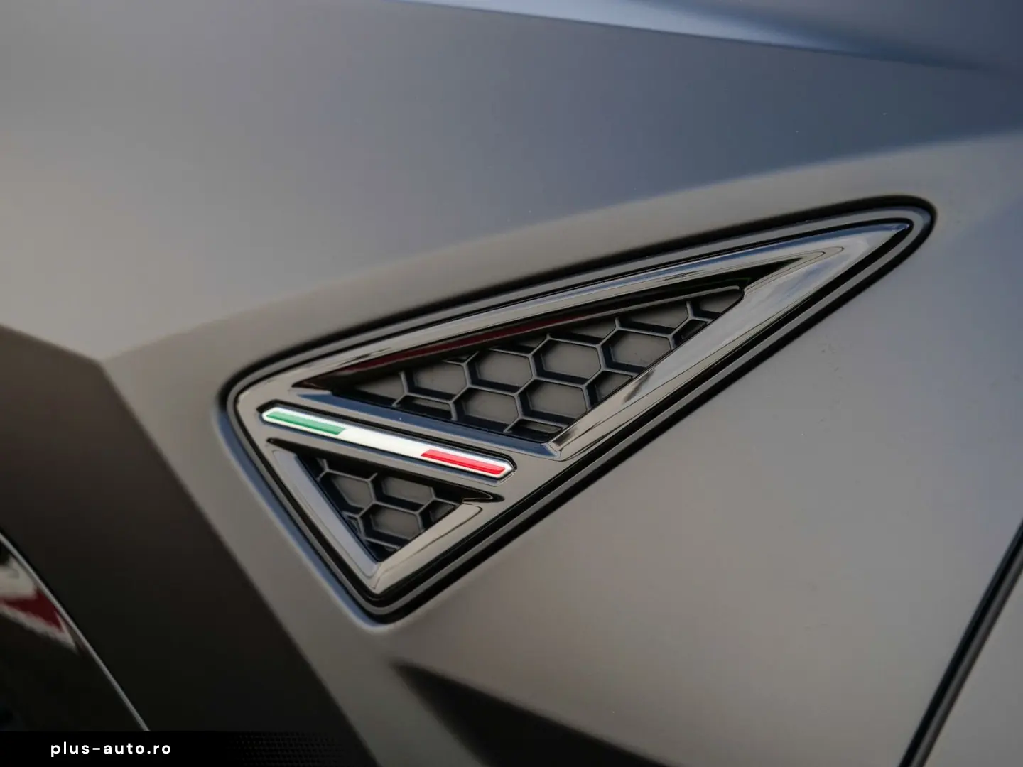 Urus S Nero Nemesis  Style Package  Dark Package